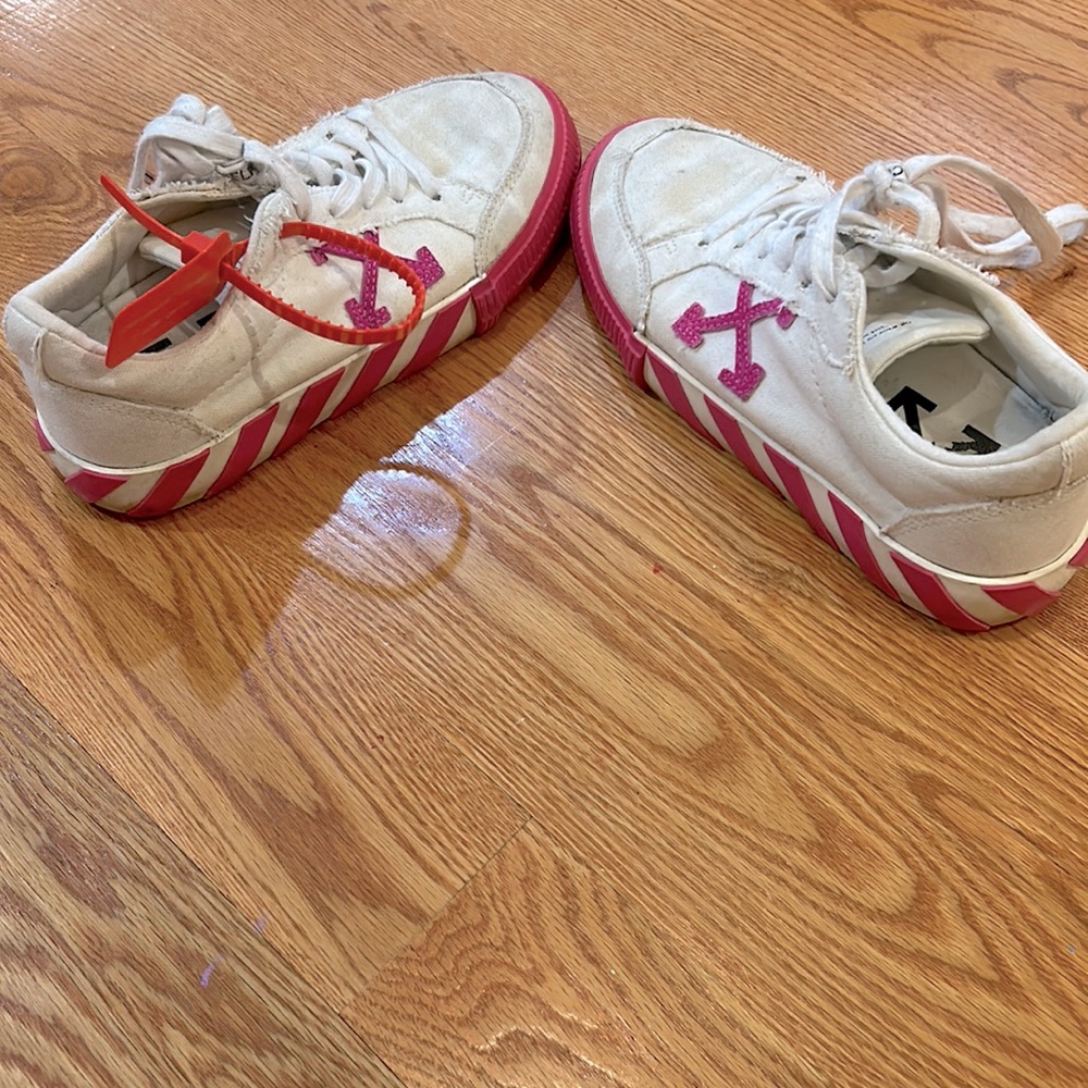 Cute women’s hot pink off-white shoe